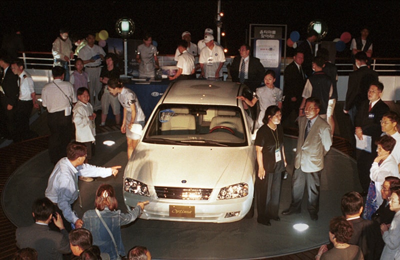 2000-the-optima-is-launched