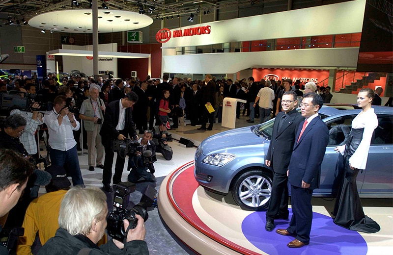 2006-the-ceed-kias-strategic-model-for-europe-is-unveiled-at-paris-motor-show